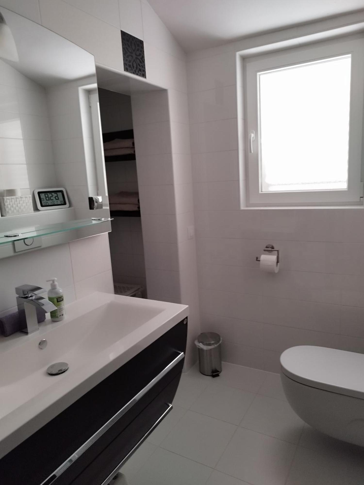 Ferienwohnung Am Sandstrand โอมิช ภายนอก รูปภาพ
